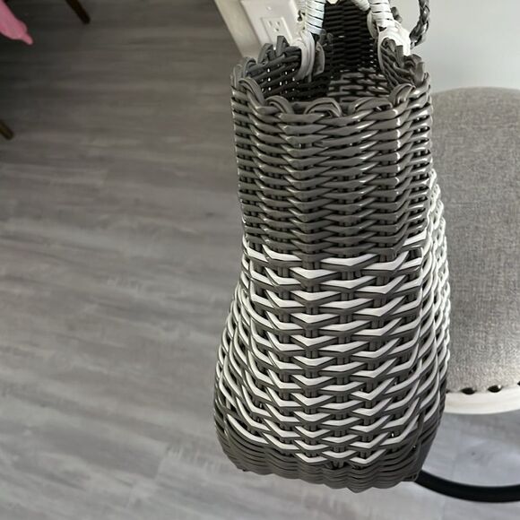 Tru Face by Grace Stylish Two-Tone Woven Tote Bag - Picture 7 of 8